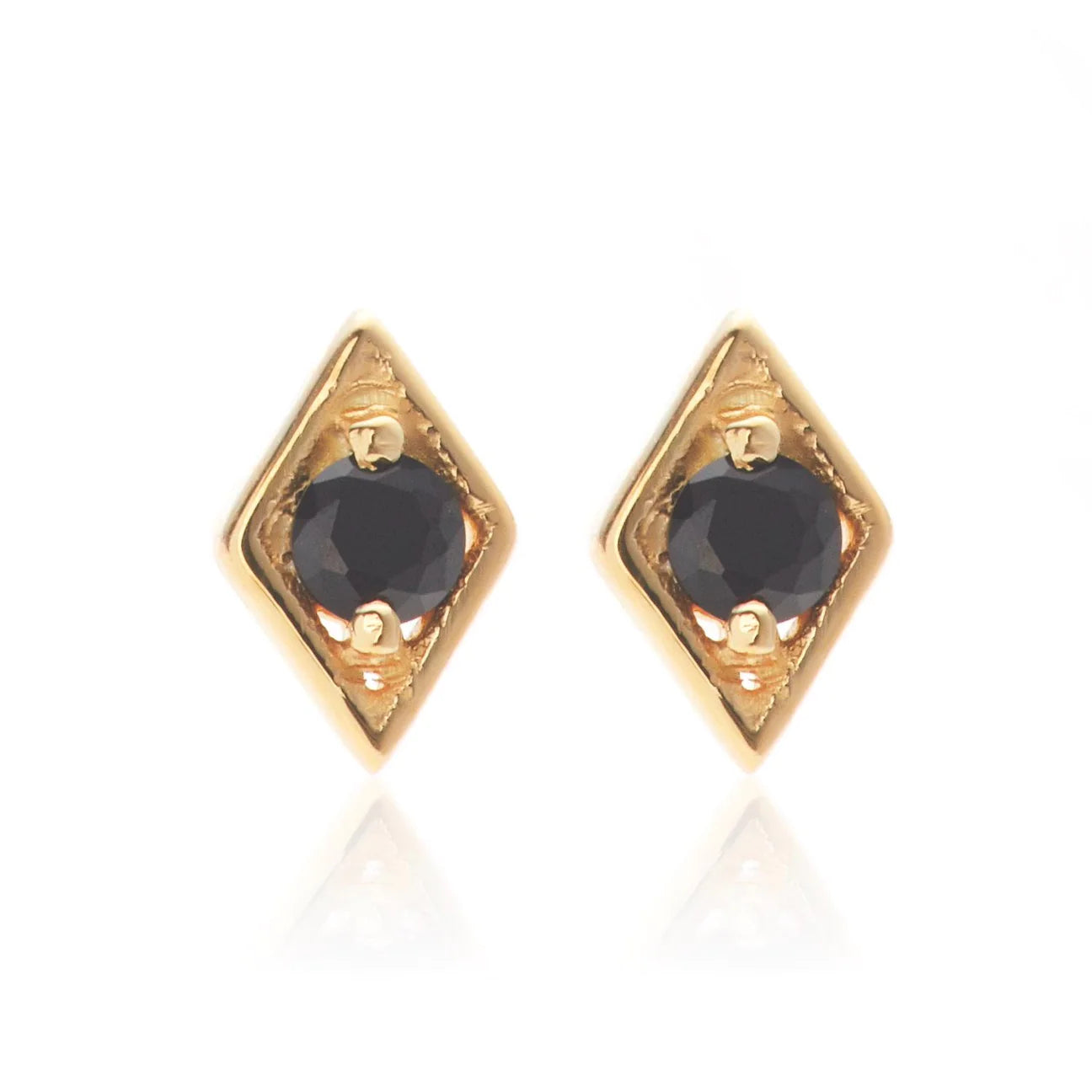 Black spinel diamond shape stud earrings - GP