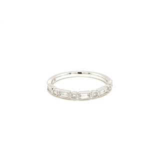 9ct white gold baguette band
