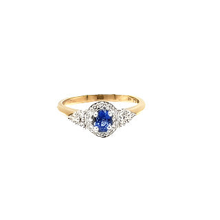 Small Oval ceylon sapphire ring